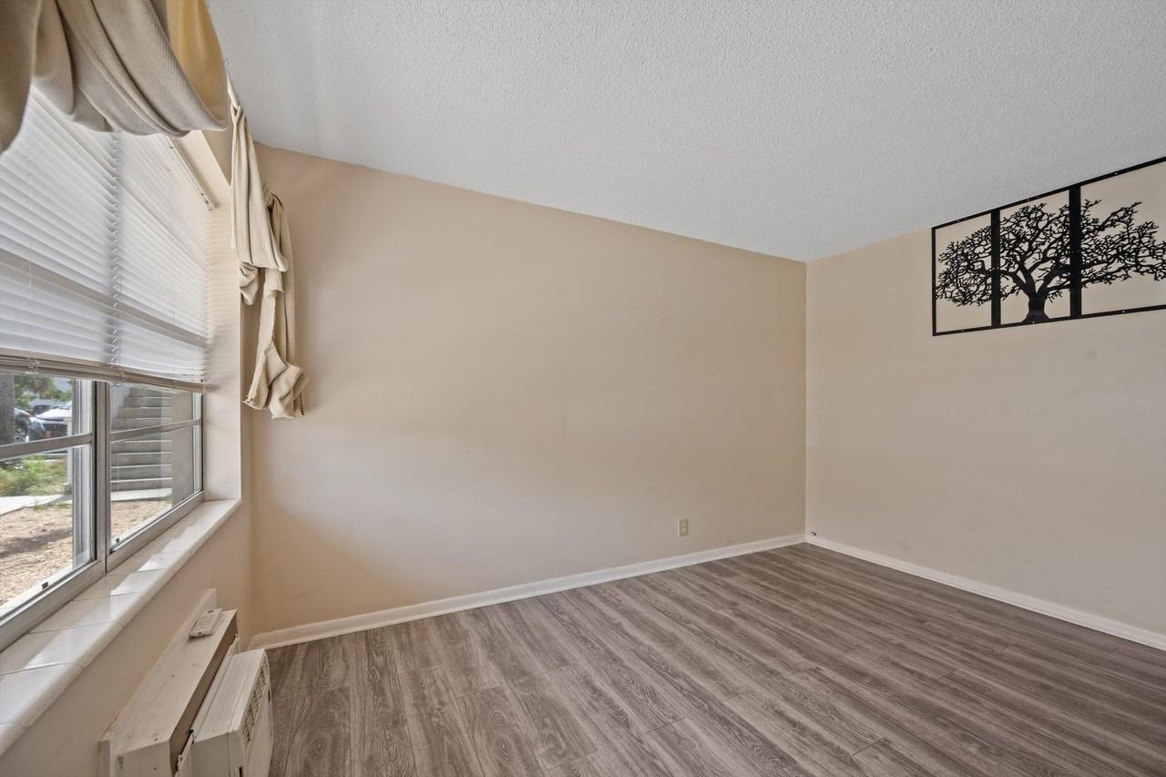 201 S J St Apt 3 - Photo 4 of 15