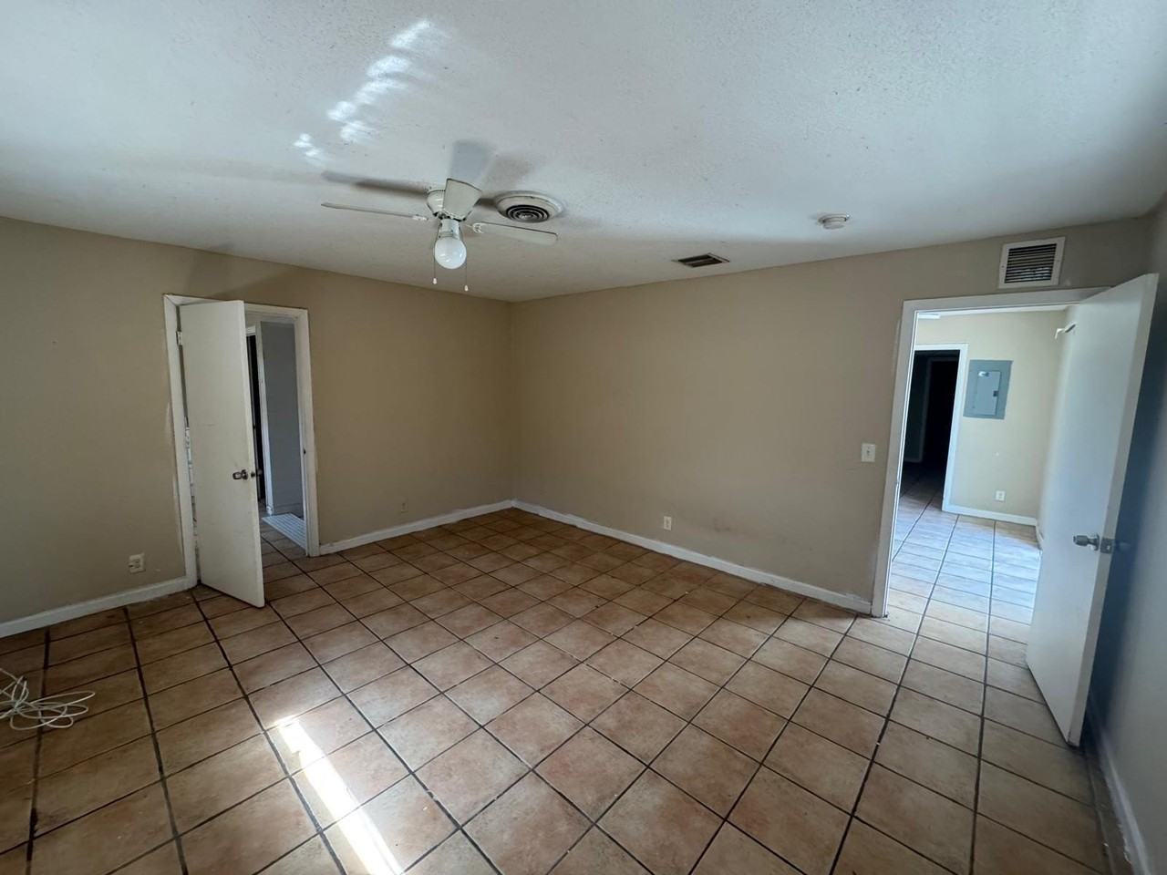 1430 Stacy St N Apt 1 - Photo 4 of 8