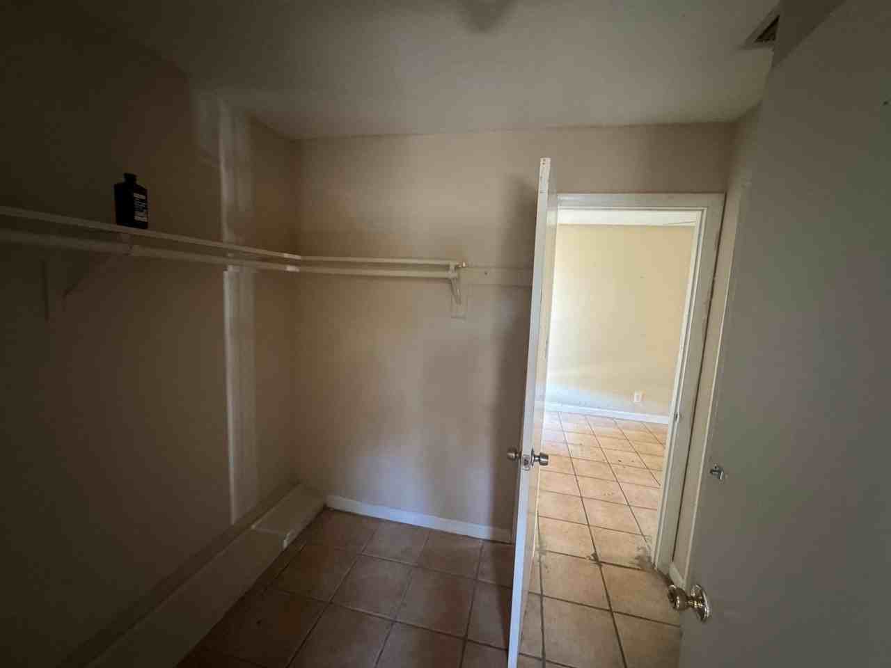 1430 Stacy St N Apt 1 - Photo 6 of 8