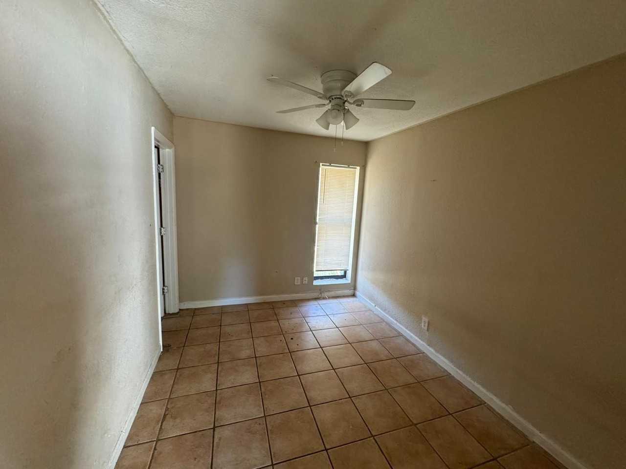 1430 Stacy St N Apt 1 - Photo 7 of 8