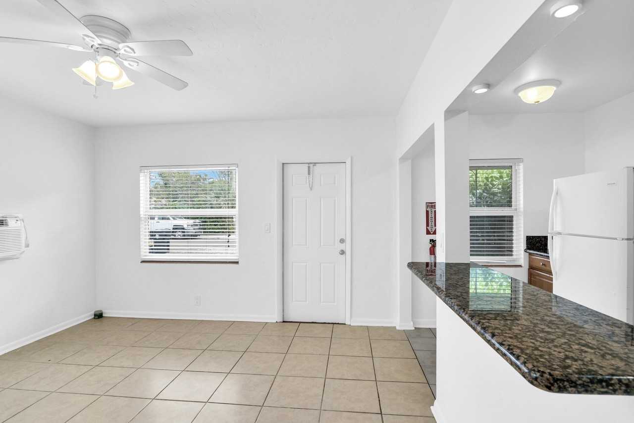 815 N J St - Photo 7 of 22