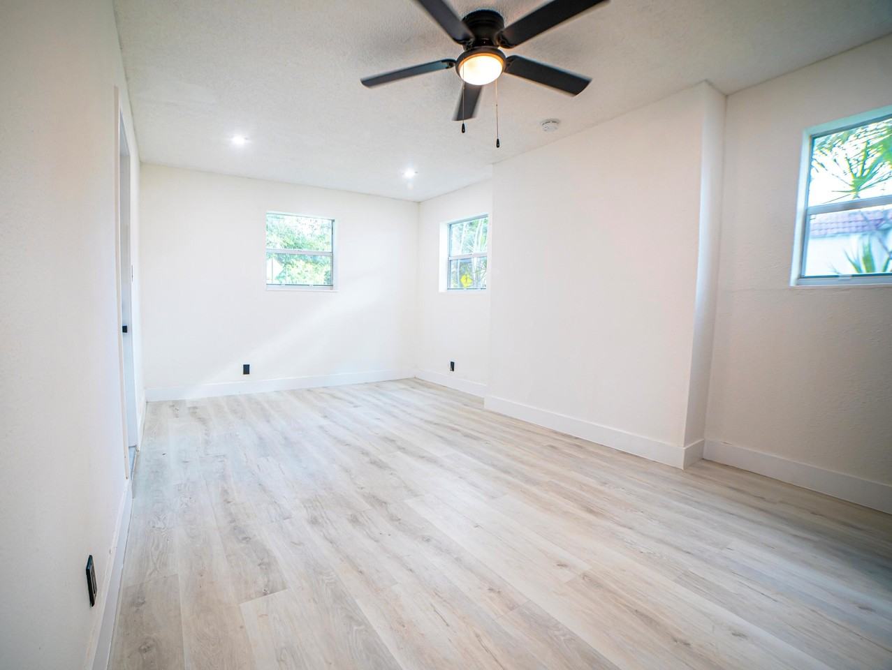 412 Columbus Pkwy Unit 2 - Photo 7 of 12