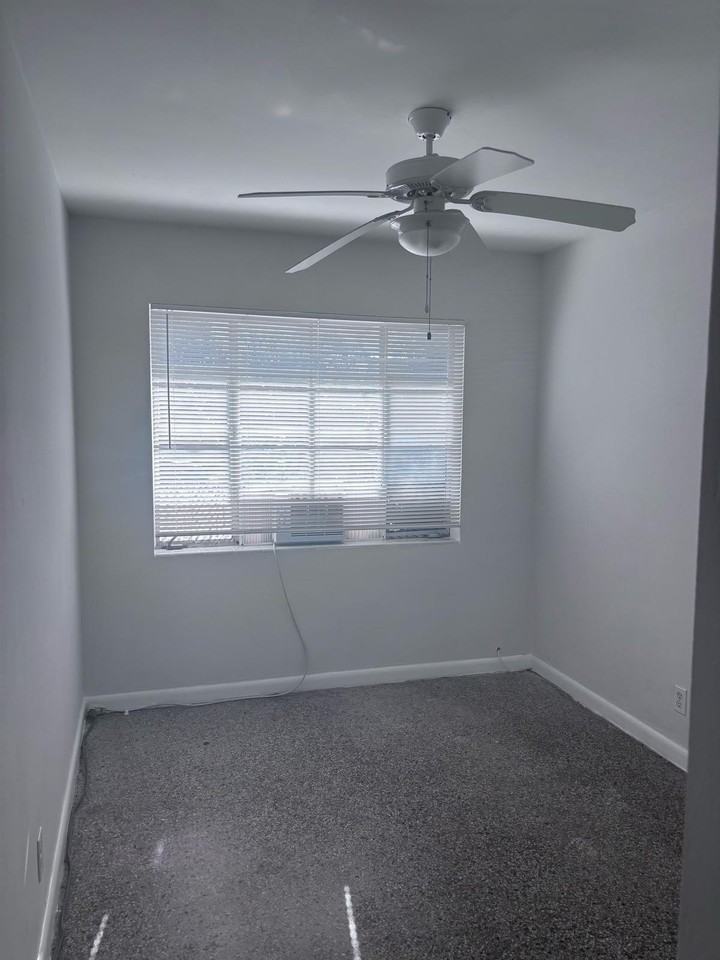 715 S J St - Photo 2 of 5