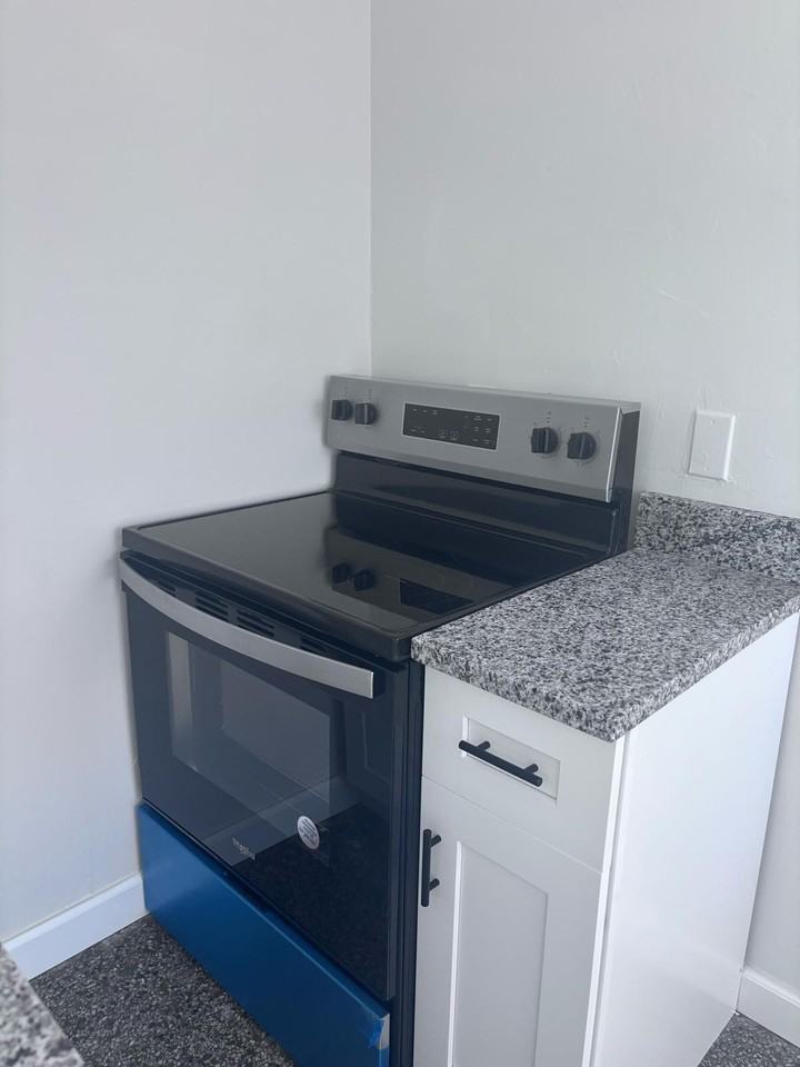 715 S J St - Photo 4 of 5