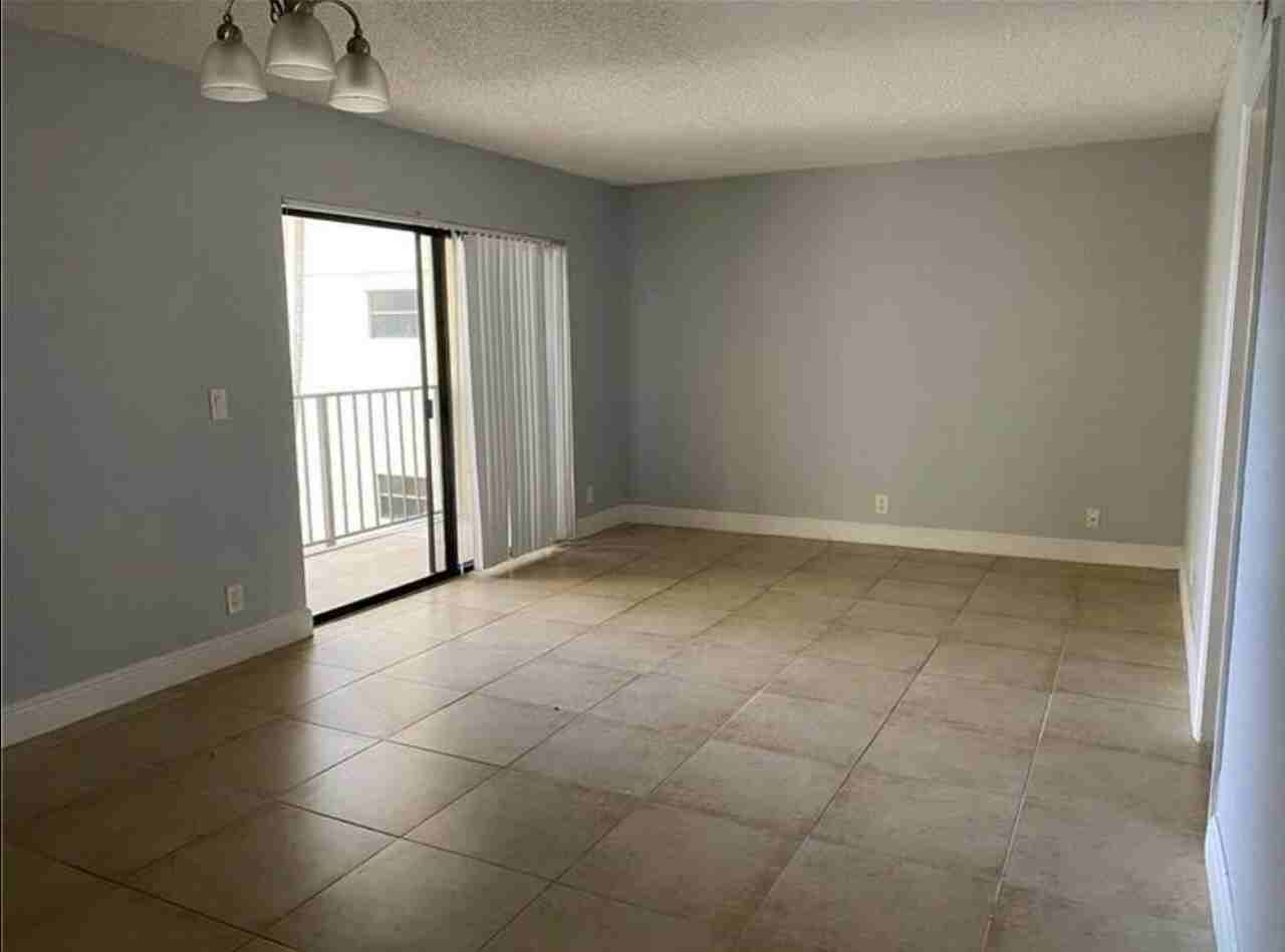 1455 Lake Crystal Dr Apt H - Photo 4 of 13