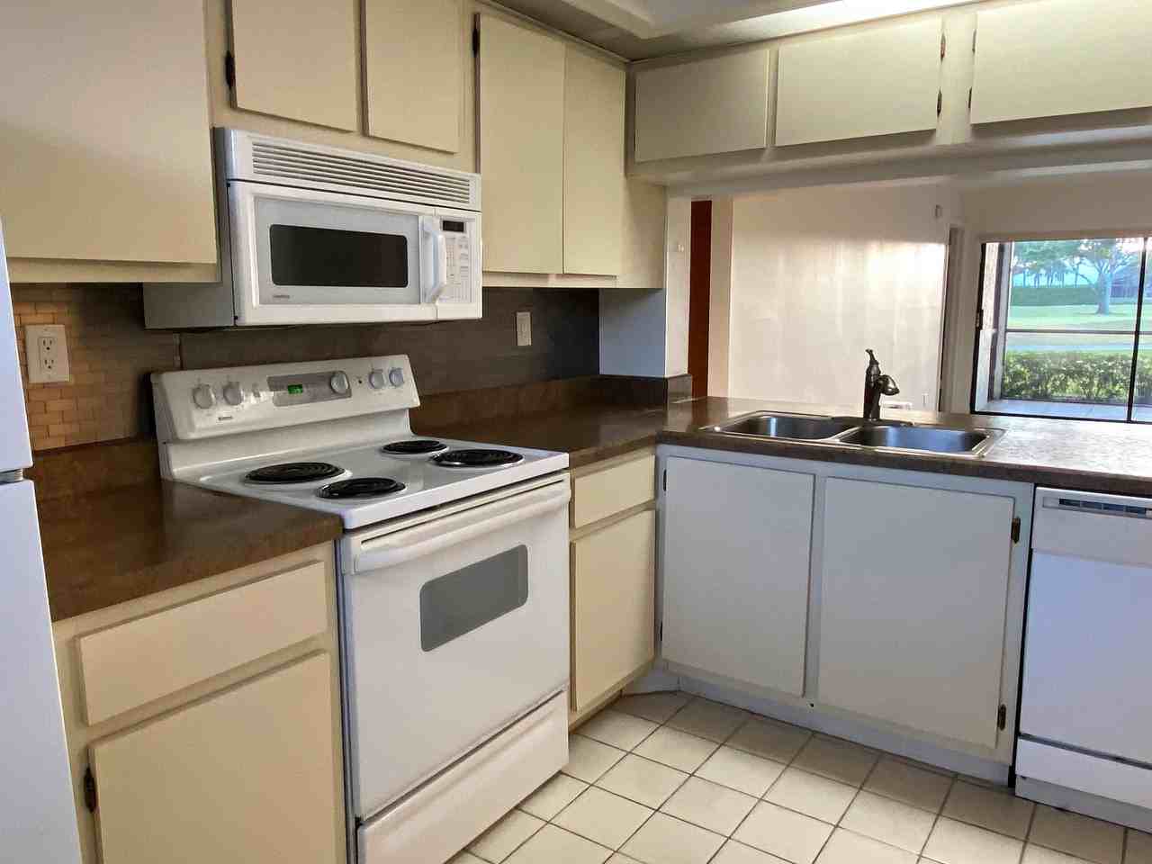 12962 Briarlake Dr Apt 103 - Photo 4 of 23