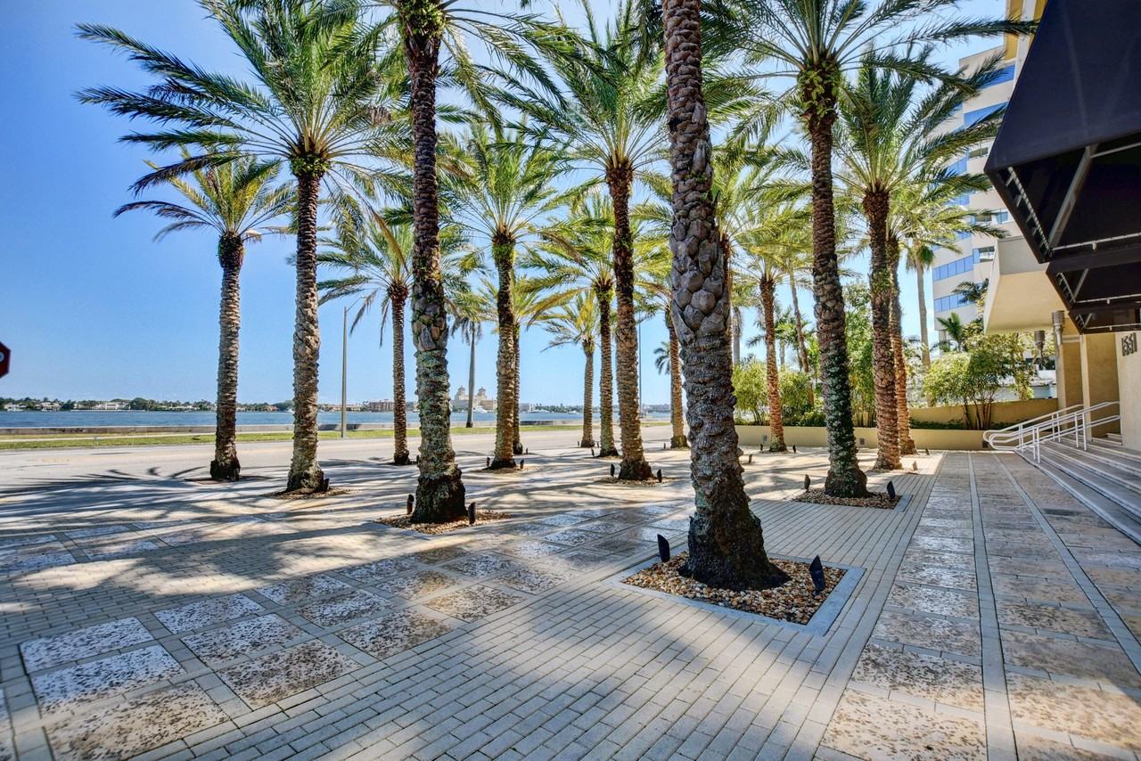 1551 N Flagler Dr Apt 1102 - Photo 3 of 50