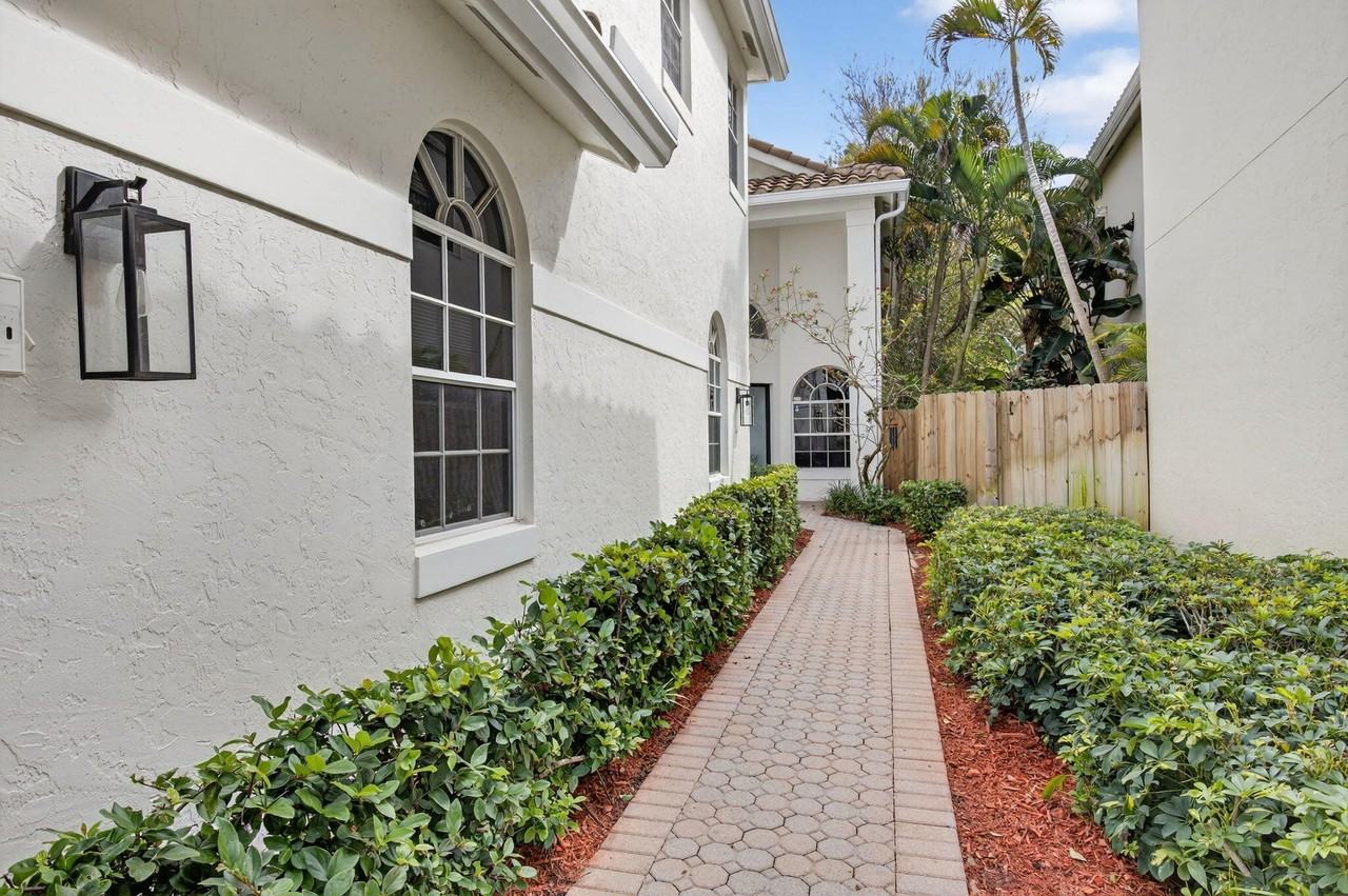 2464 Nw 66th Dr - Photo 4 of 50