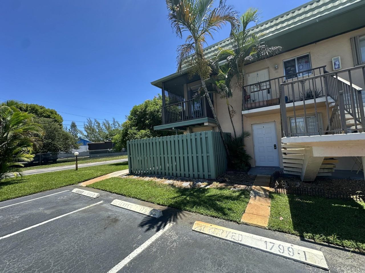 1799 Fairview Villas Dr Apt 1 - Photo 2 of 24