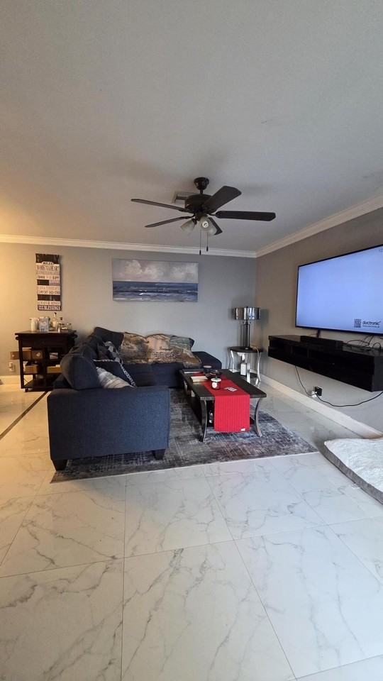 4 Crossings Cir Apt B - Photo 2 of 10