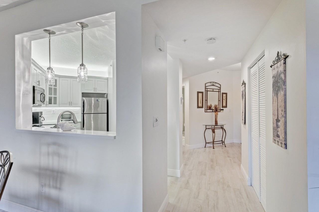 500 Uno Lago Dr Apt 402 - Photo 7 of 36