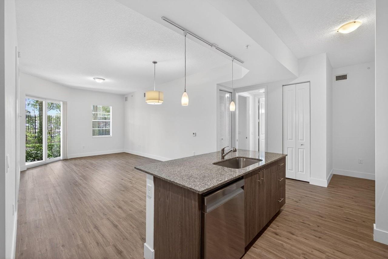 225 S Latitude Cir Apt 203 - Photo 6 of 33