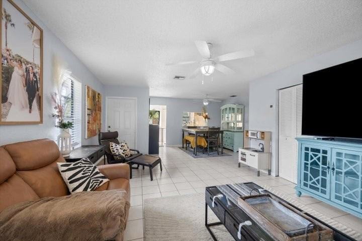 197 Se 1st Cir Unit 15b - Photo 4 of 11