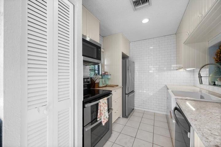 197 Se 1st Cir Unit 15b - Photo 5 of 11