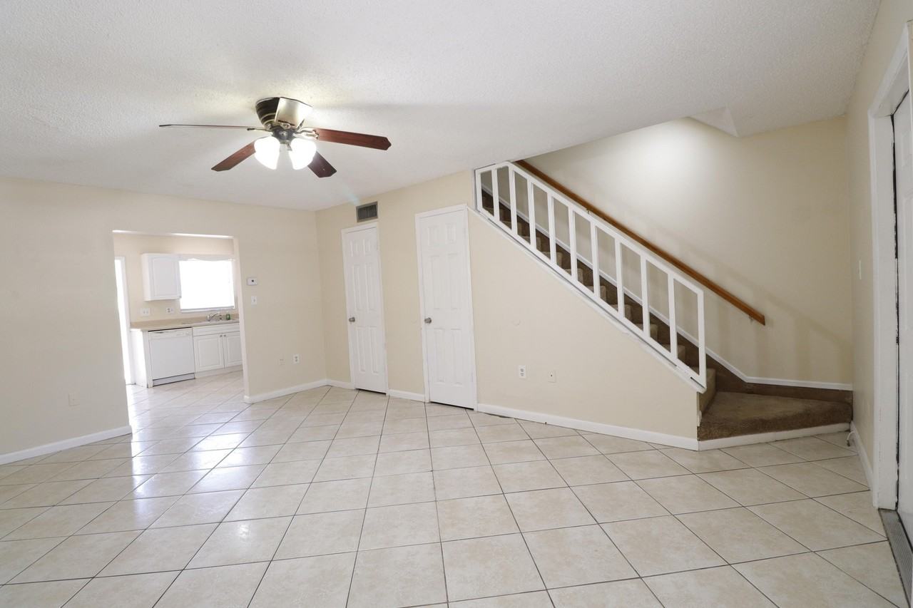 2016 S 10th St Apt A - Photo 2 of 13