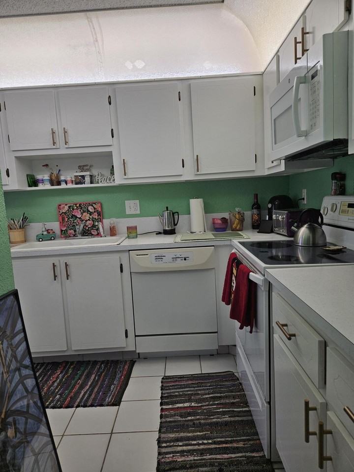 1845 Nw 18th St Apt 202 - Photo 5 of 17