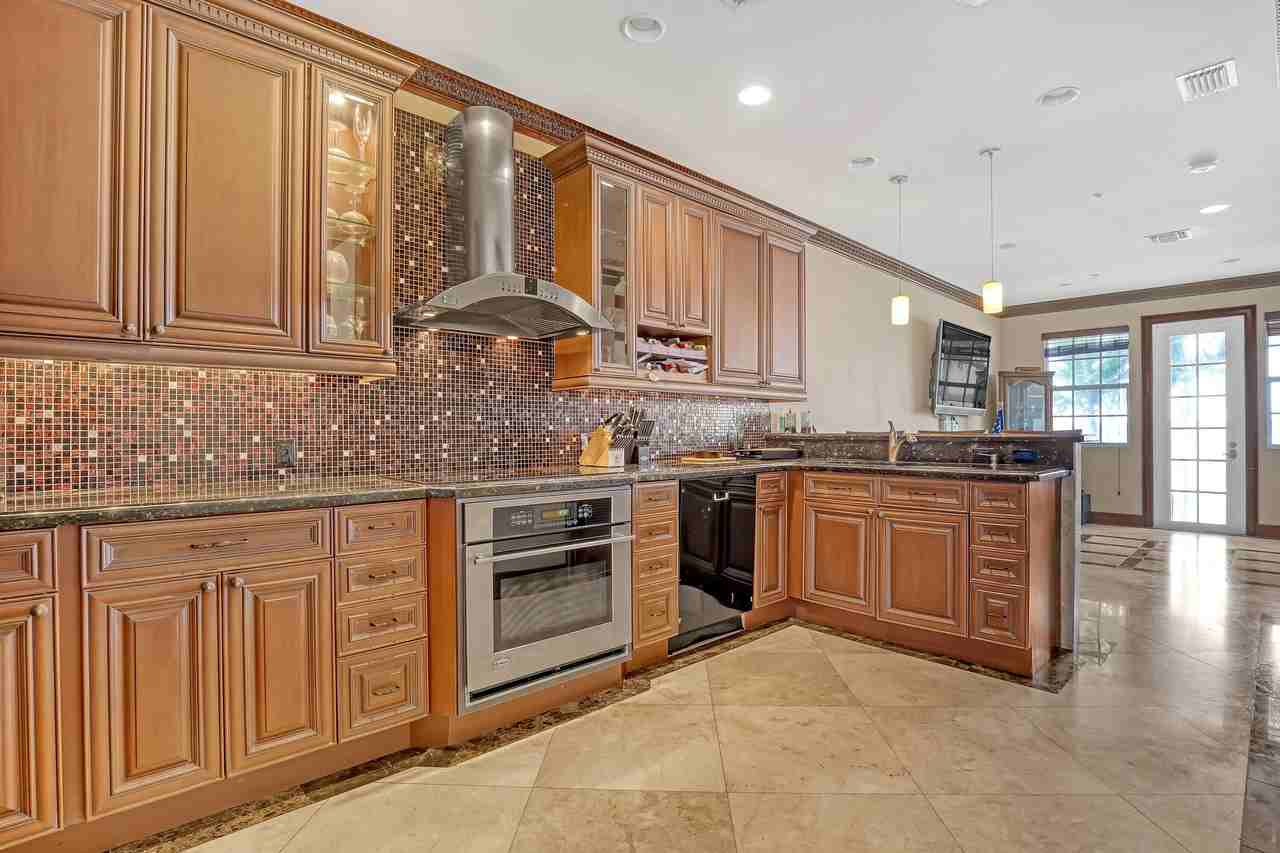 149 Harbors Way - Photo 3 of 33