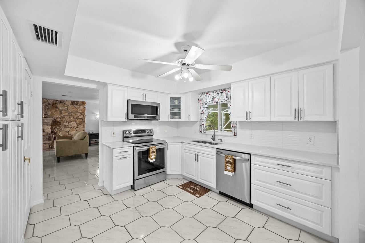 1742 W Terrace Dr - Photo 3 of 27