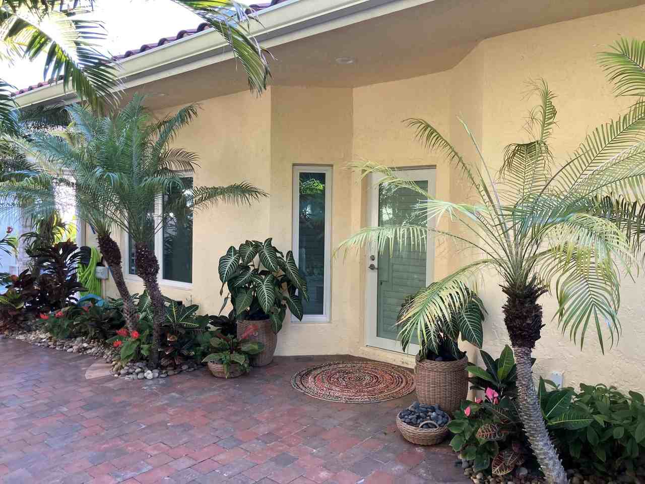333 Pelican Way - Photo 2 of 33