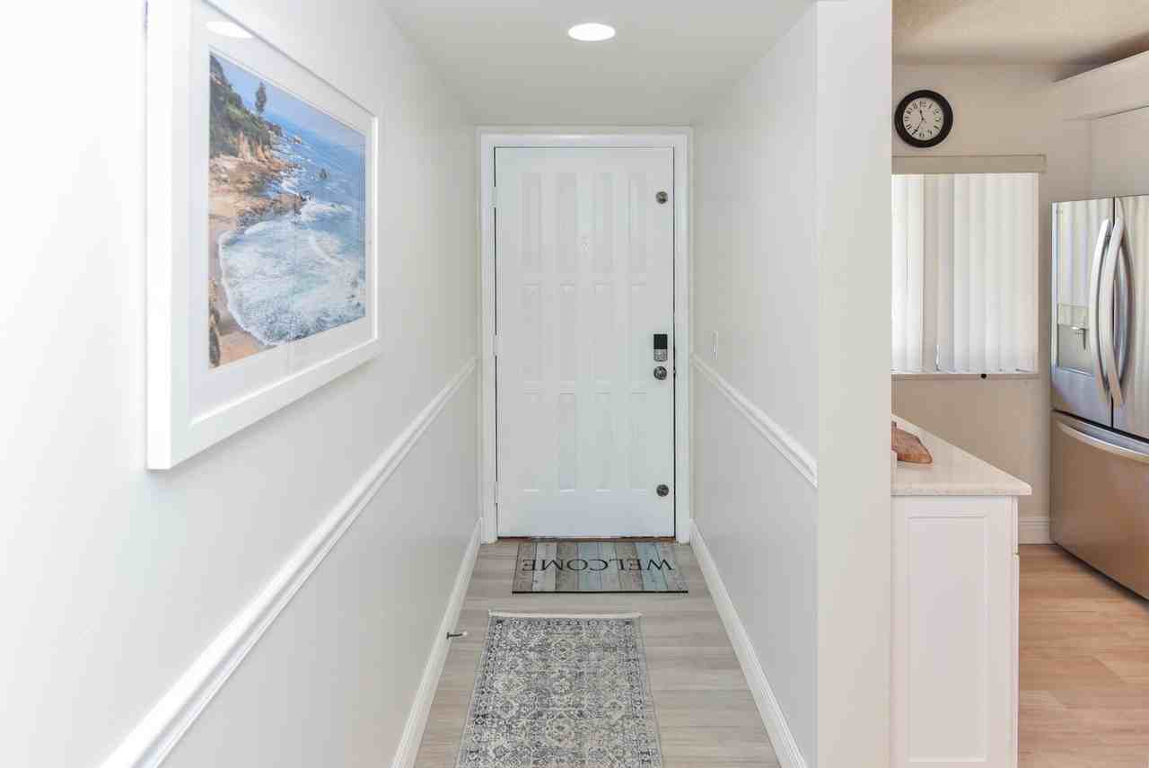 901 Seafarer Cir Apt 302 - Photo 5 of 40