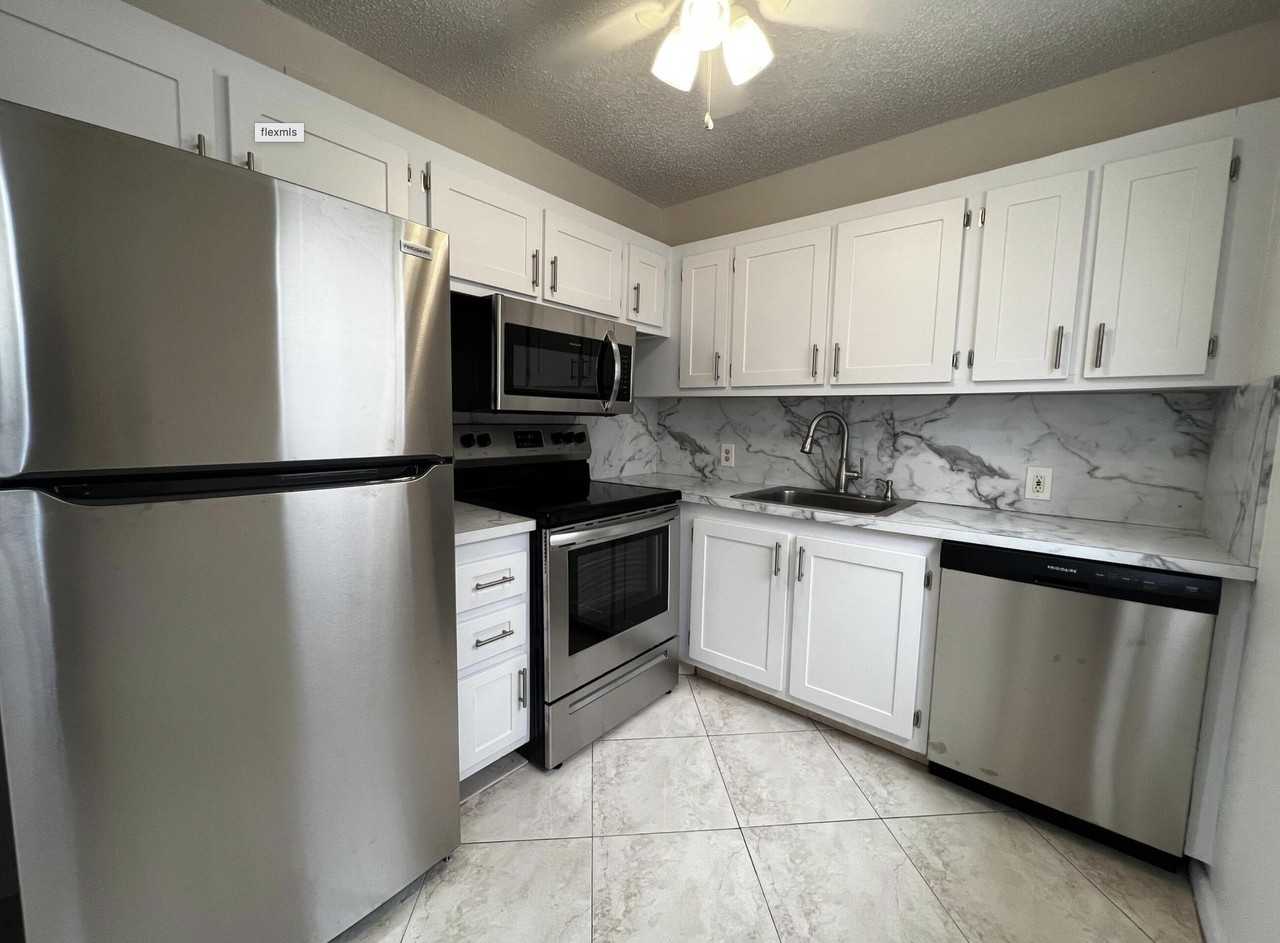 122 Brighton E #C - Photo 3 of 13
