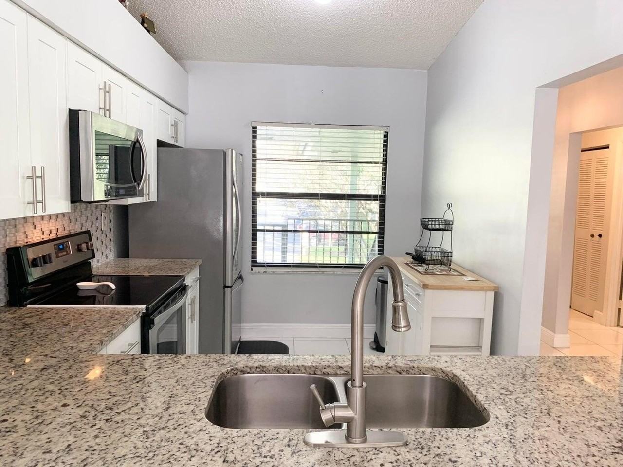 1801 Sabal Ridge Ct Apt E - Photo 4 of 11