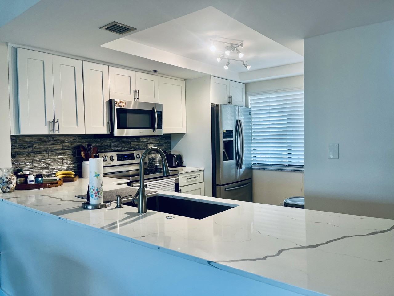 3000 Presidential Way Apt 306 - Photo 4 of 29