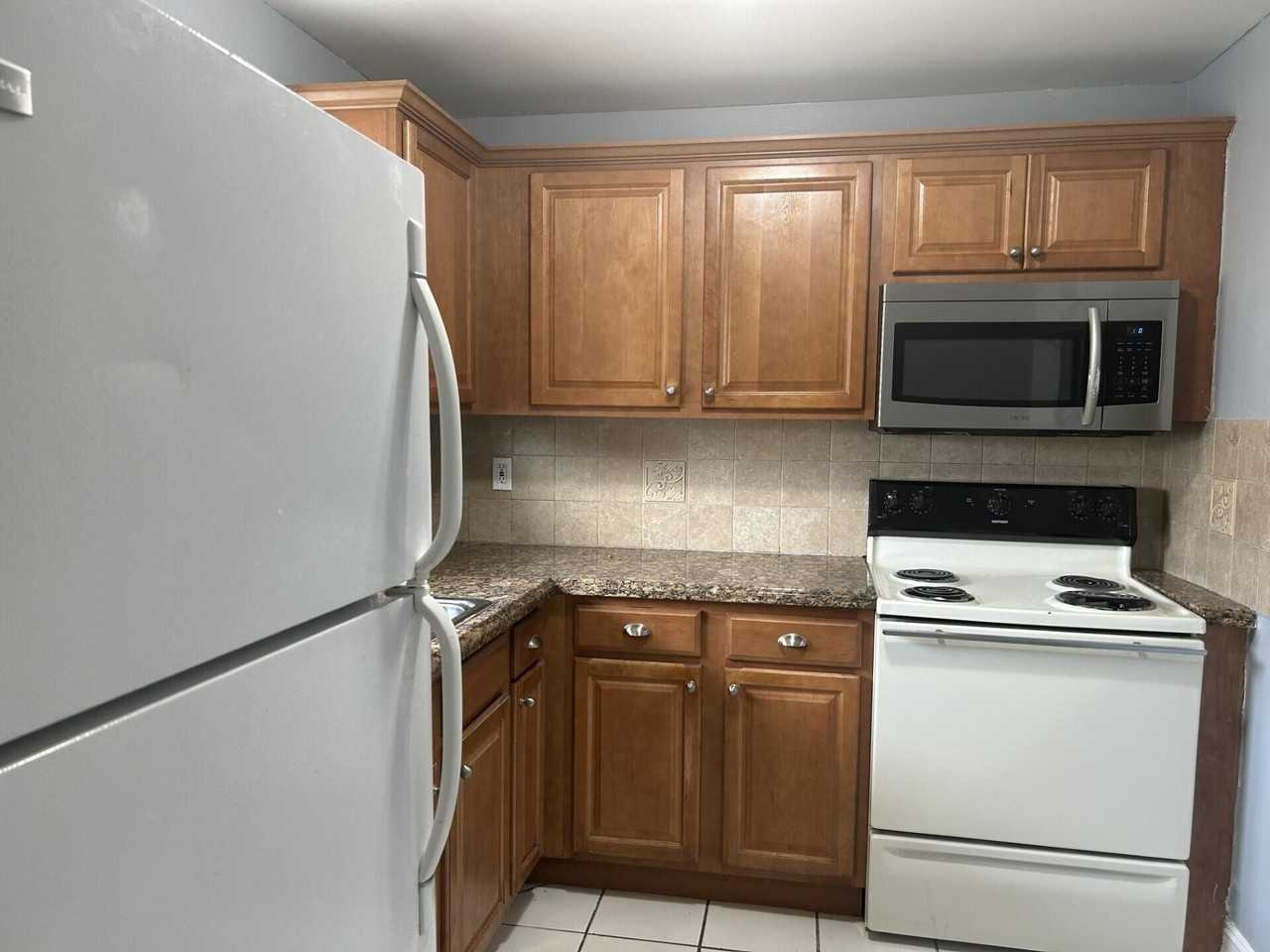 729 Lori Dr Apt 101 - Photo 3 of 11