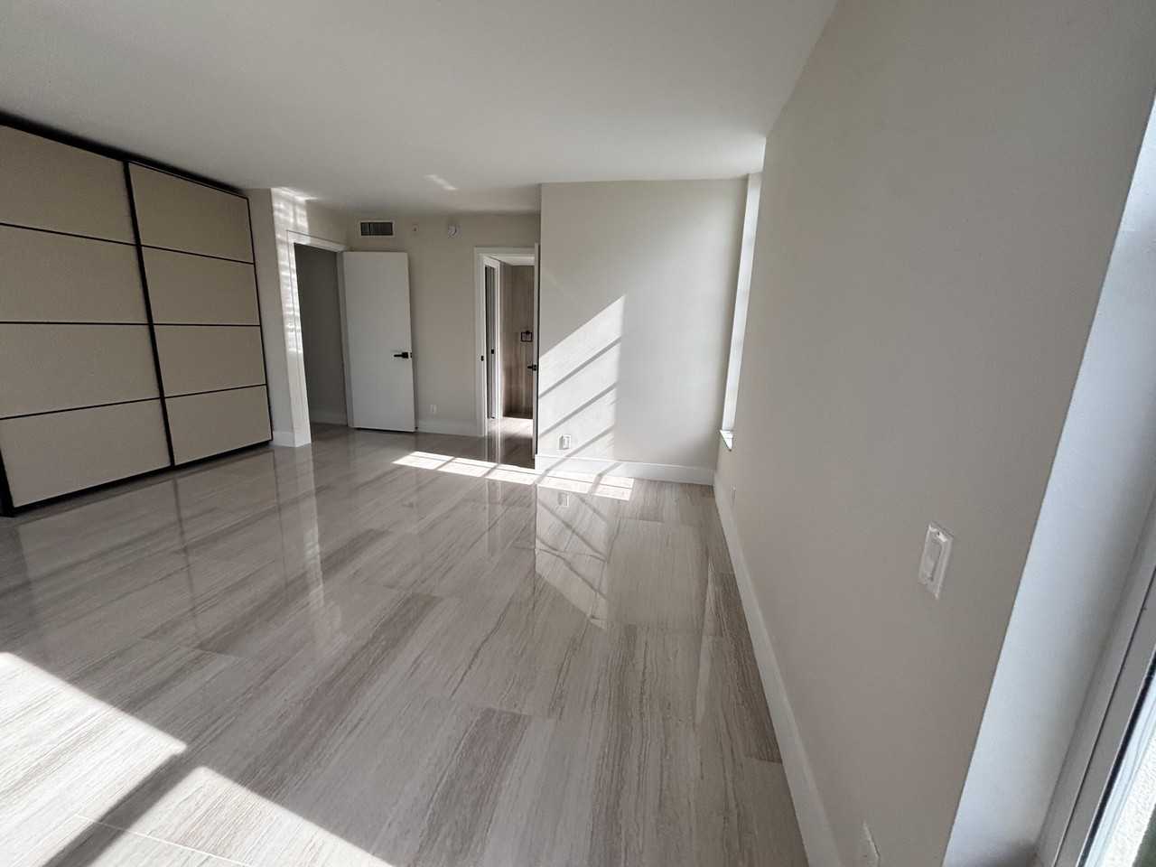 3960 Oaks Clubhouse Dr Apt 401 - Photo 7 of 15