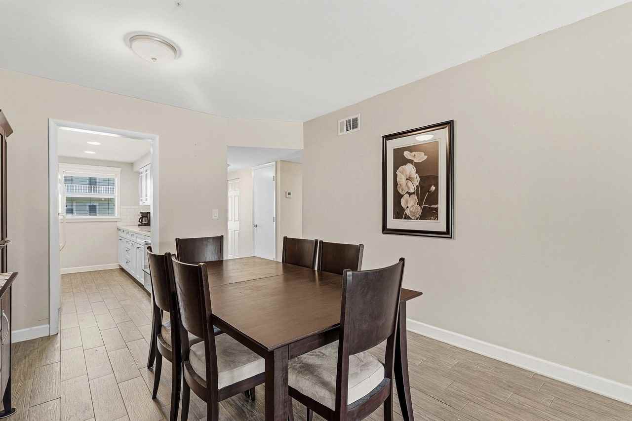 2440 Sw 22nd Ave - Photo 7 of 35