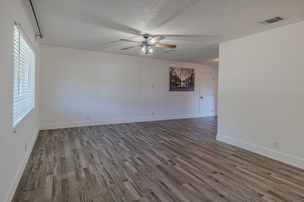 7808 Sw 7th Ct - Photo 2 of 9