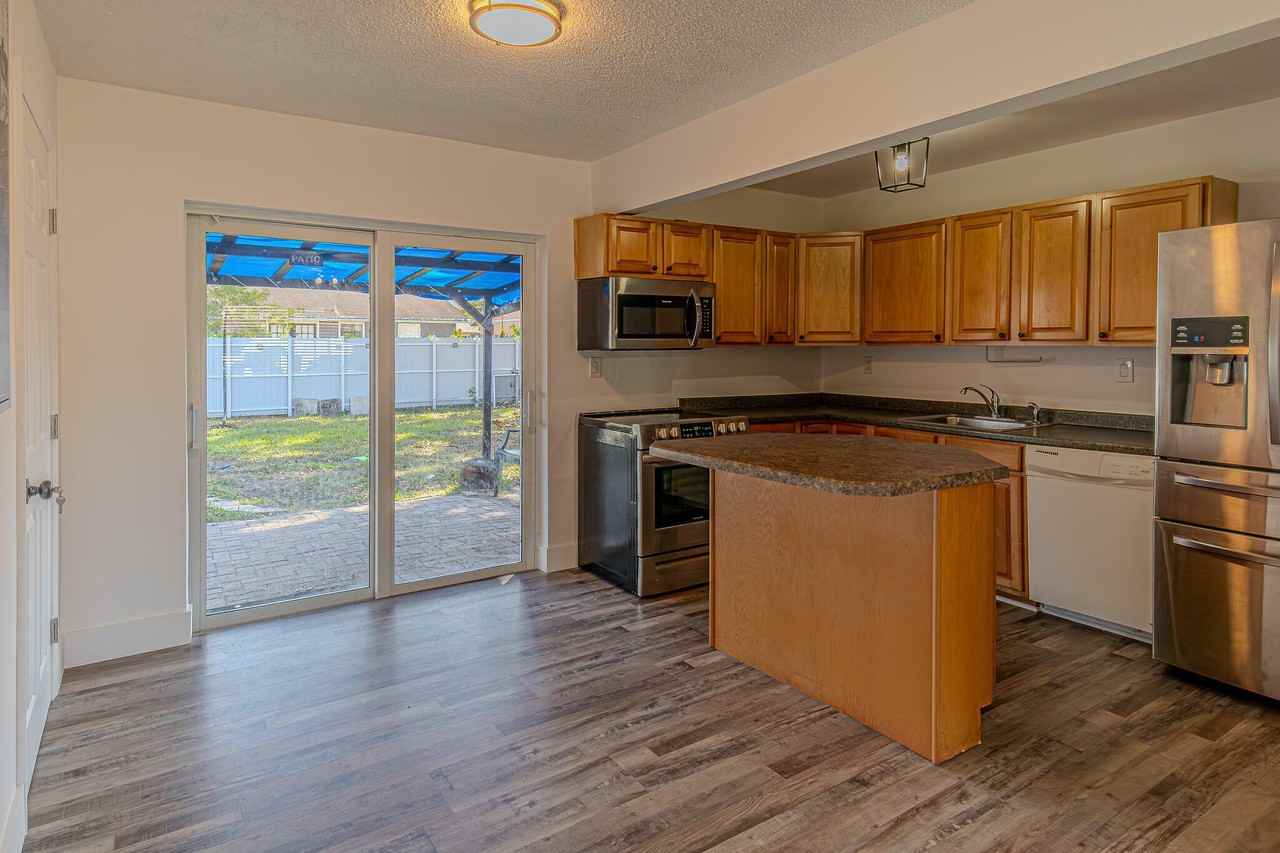 7808 Sw 7th Ct - Photo 3 of 9