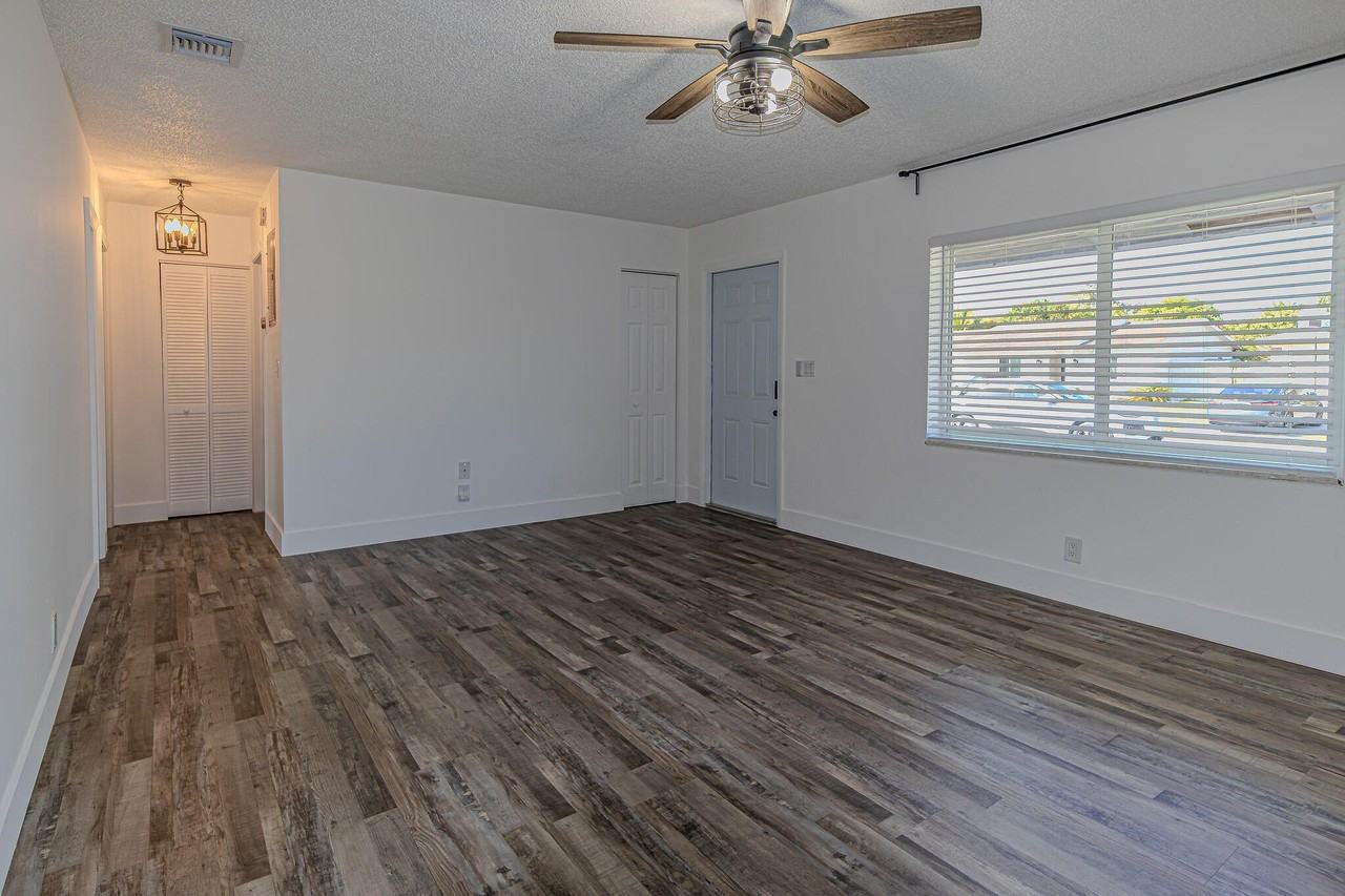 7808 Sw 7th Ct - Photo 4 of 9