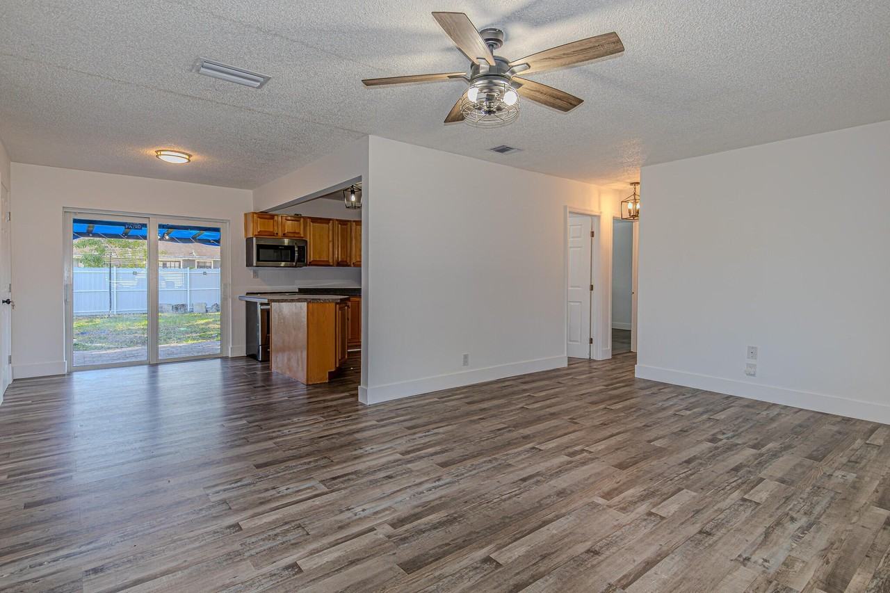 7808 Sw 7th Ct - Photo 5 of 9