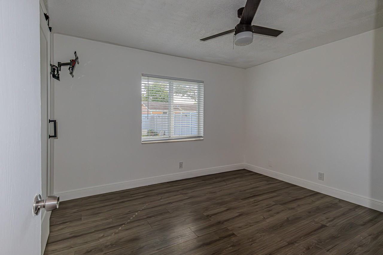 7808 Sw 7th Ct - Photo 7 of 9