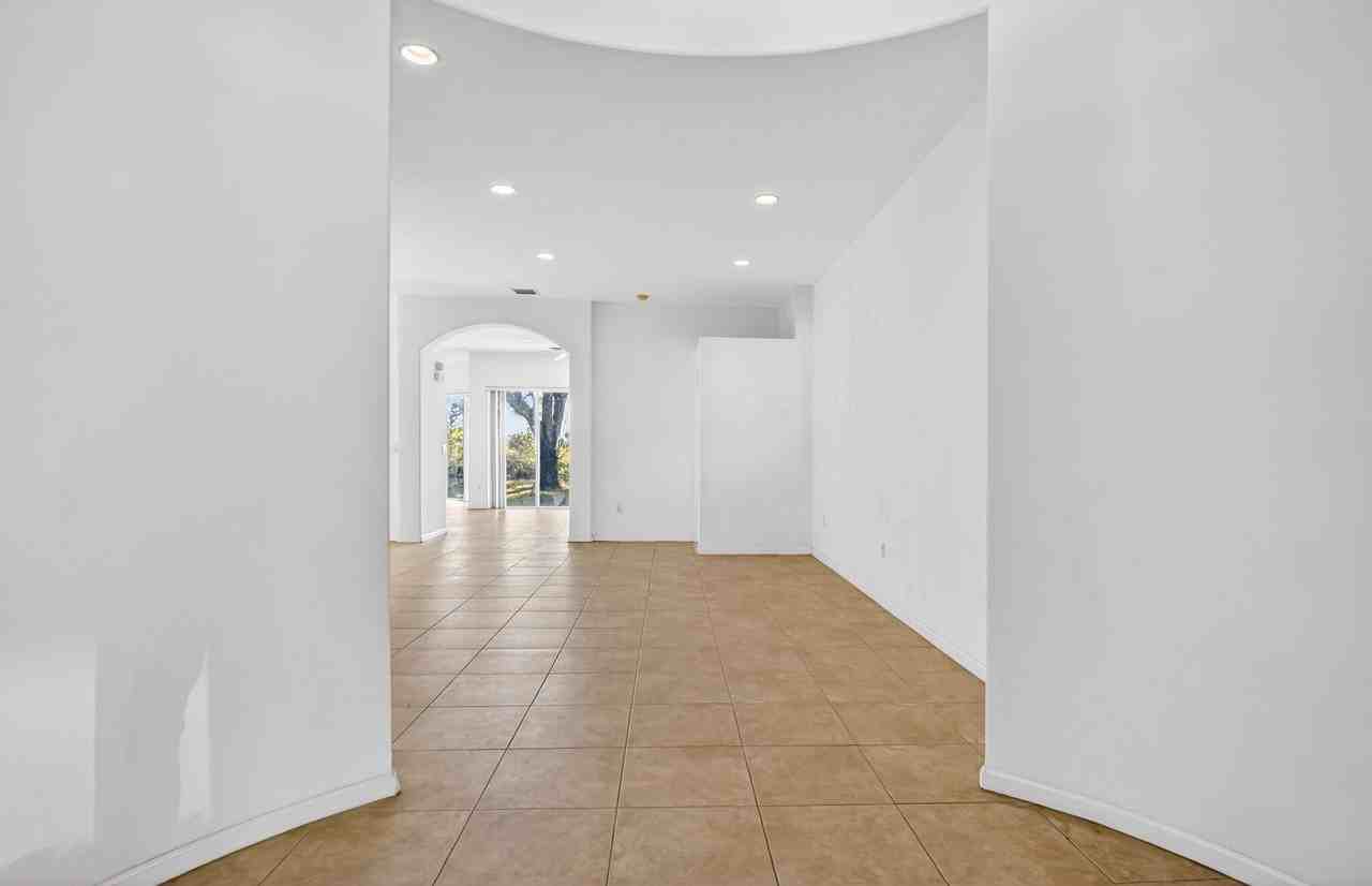 2431 Westmont Dr - Photo 5 of 46