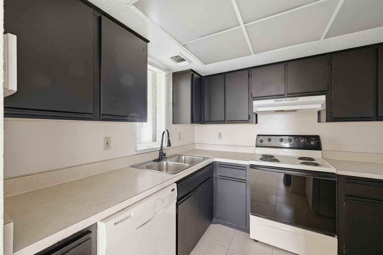 1502 Se Royal Green Cir Unit 201 - Photo 7 of 16