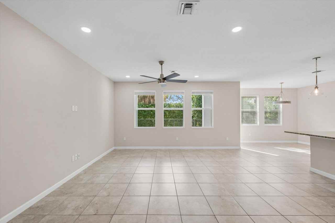 16280 Oakview Dr - Photo 5 of 27