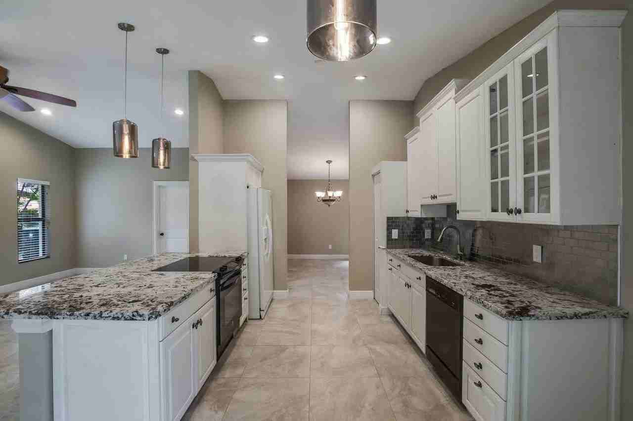 2713 Yarmouth Dr - Photo 2 of 17