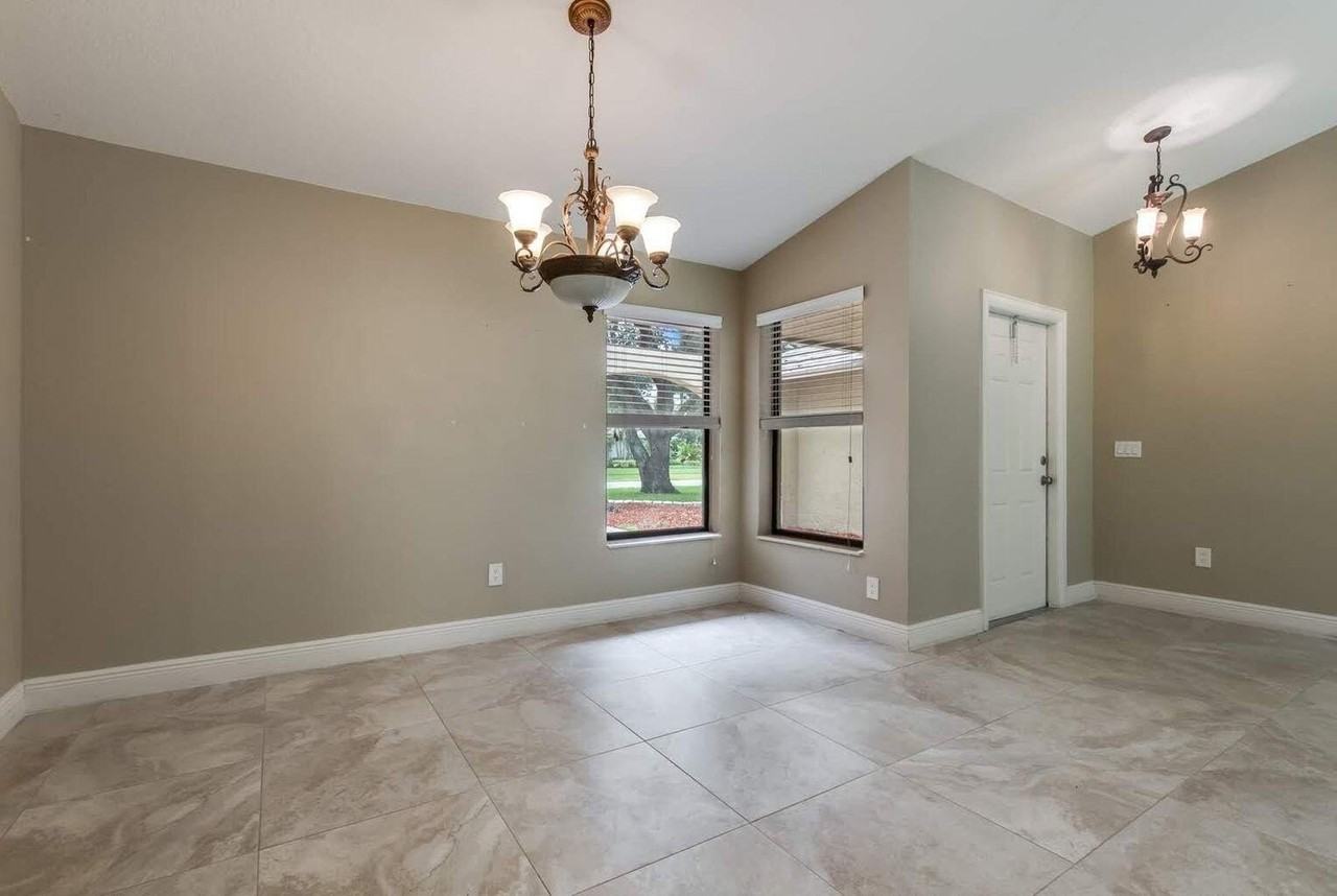 2713 Yarmouth Dr - Photo 5 of 17