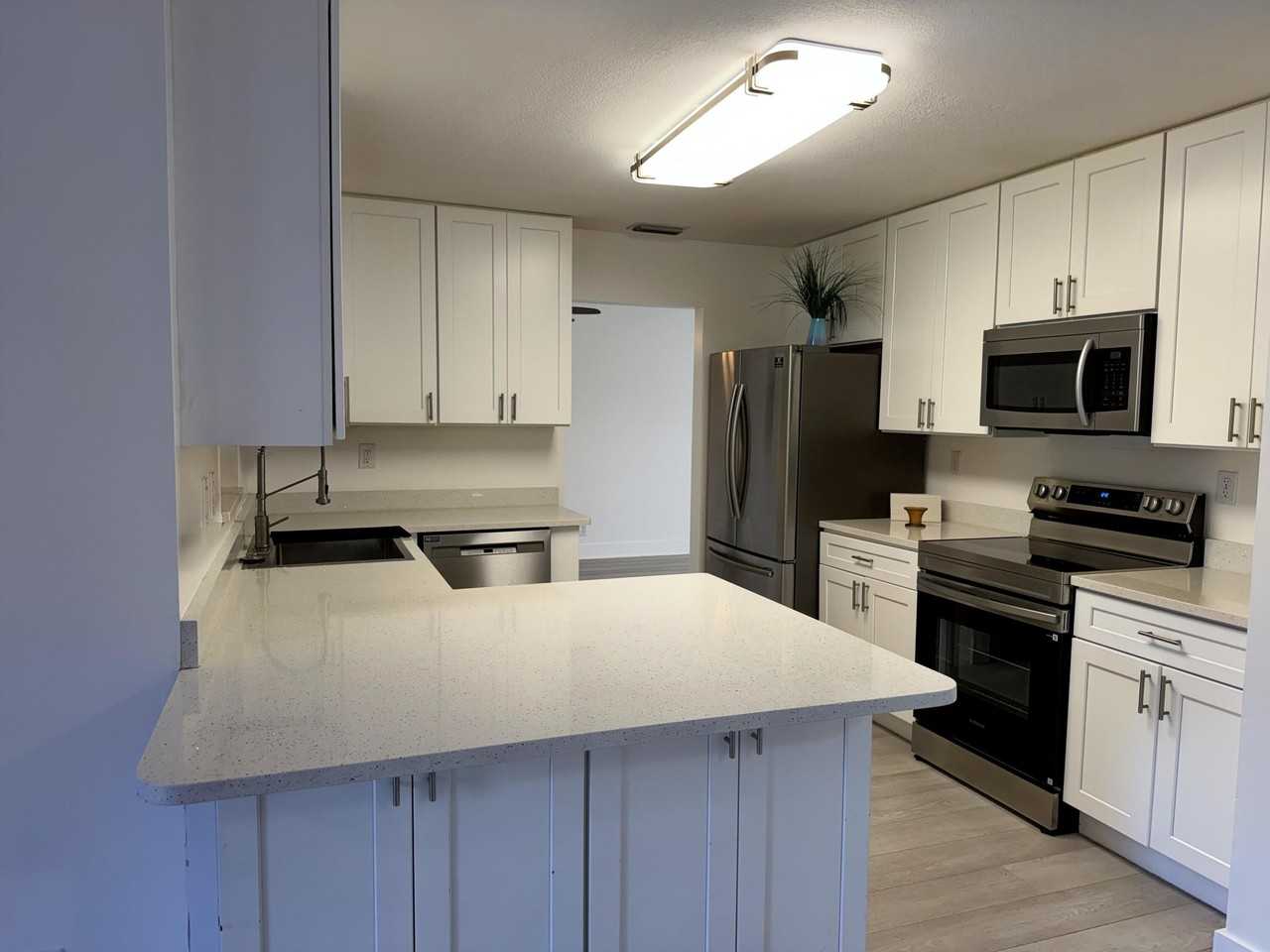 221 Bilbao St - Photo 2 of 14