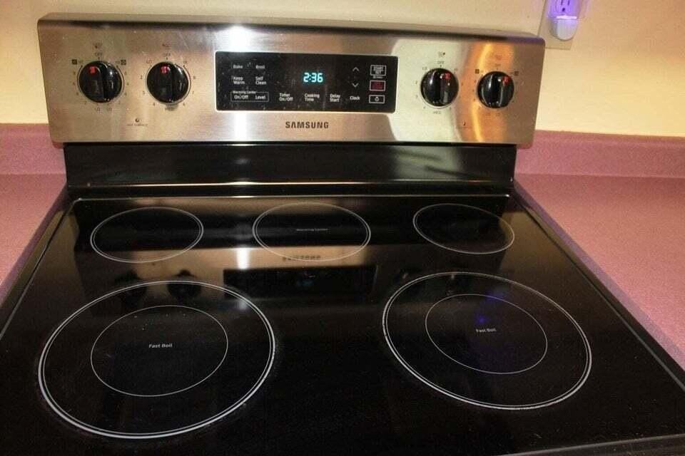 221 Bilbao St - Photo 7 of 14