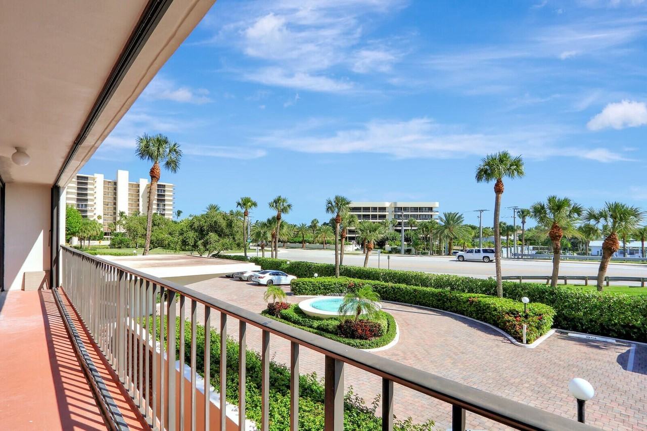 225 Beach Rd Apt 204 - Photo 4 of 26