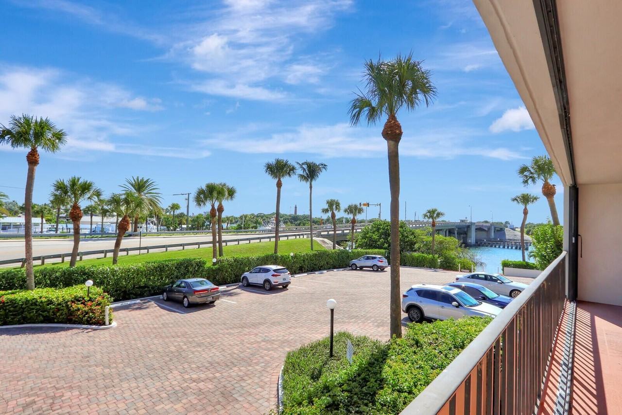 225 Beach Rd Apt 204 - Photo 5 of 26