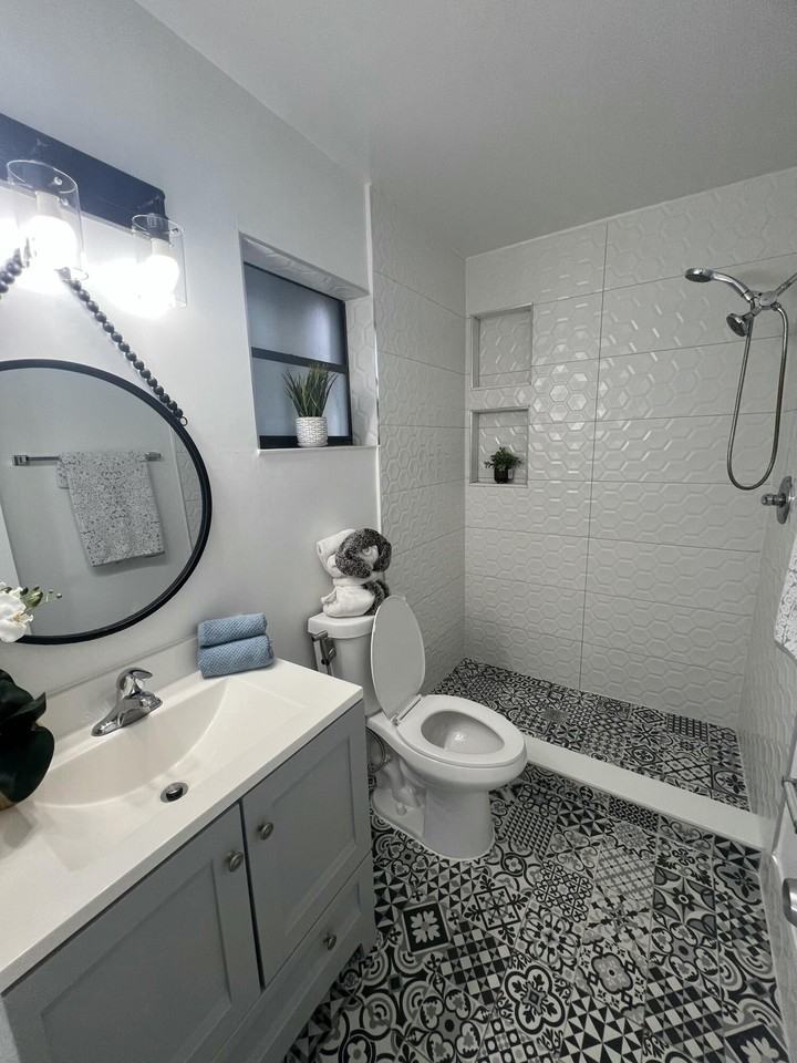 4791 Elmhurst Rd Unit B - Photo 4 of 10