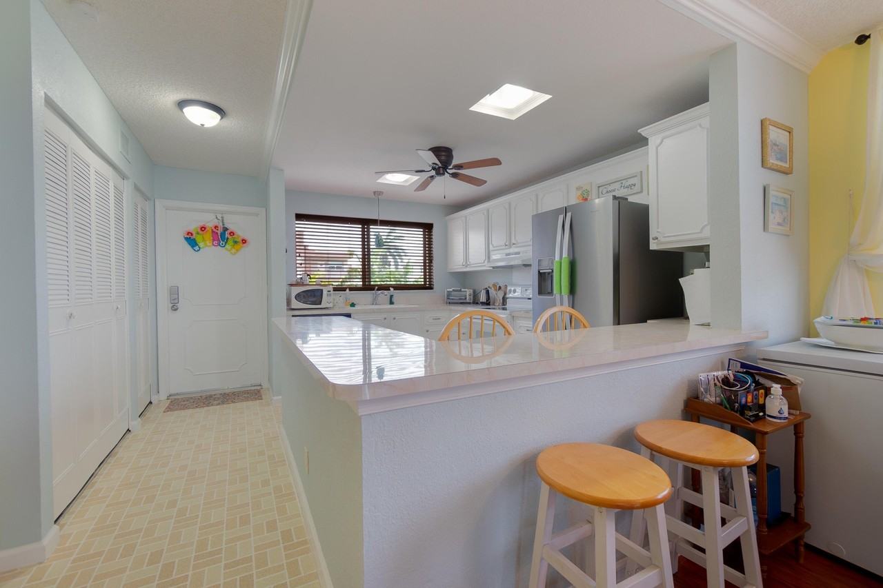 2008 S Federal Hwy Apt 301 - Photo 5 of 20