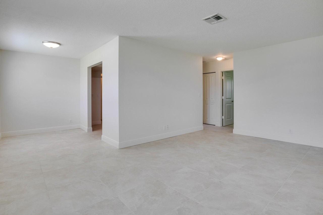 1820 Prairie Rd Apt 2 - Photo 4 of 15