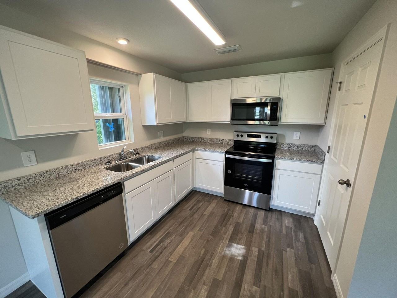 7602 Pensacola Rd - Photo 2 of 10