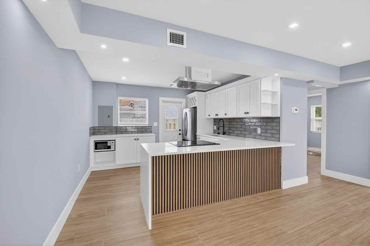 341 Se 3rd Ave - Photo 4 of 20