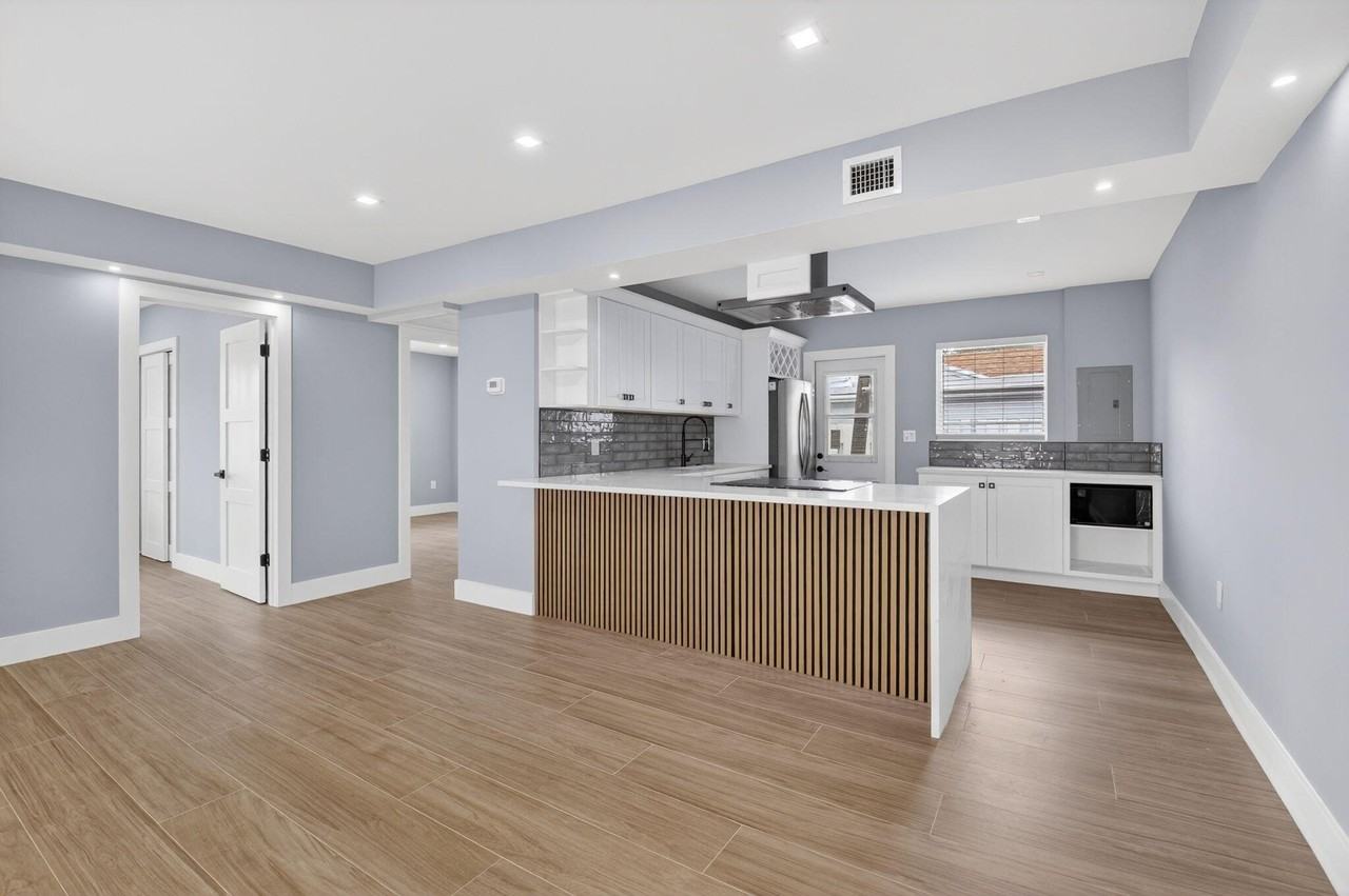 341 Se 3rd Ave - Photo 5 of 20